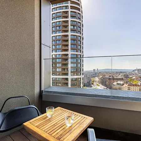Apartment Skypark's Royal Castle View