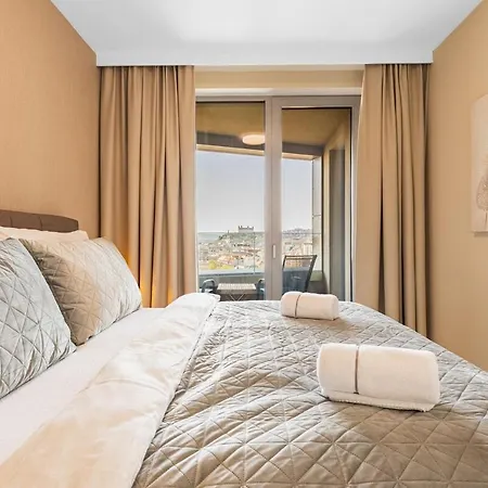 Skypark's Royal Castle View Apartment *