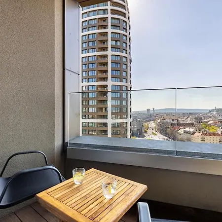 Skypark's Royal Castle View דירה