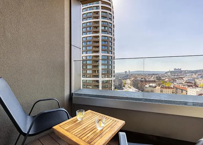 Skypark's Royal Castle View Lejlighed